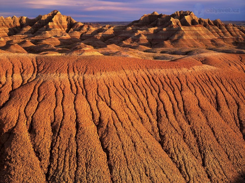 Foto: Morning Light On Eroded Formations, Badlands National Park, South Dakota