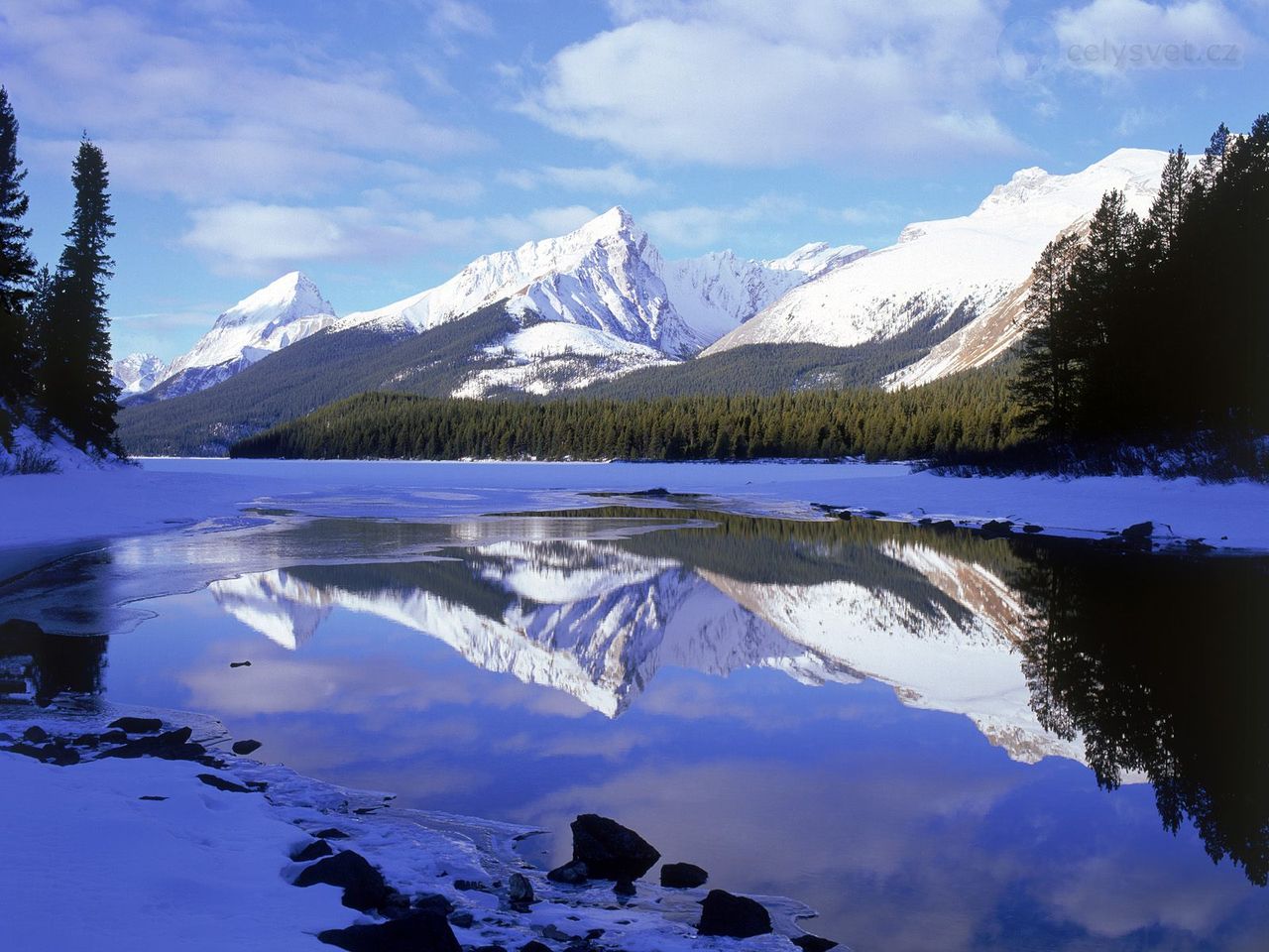 Foto: Maligne Lake In Winter, Alberta, Canada