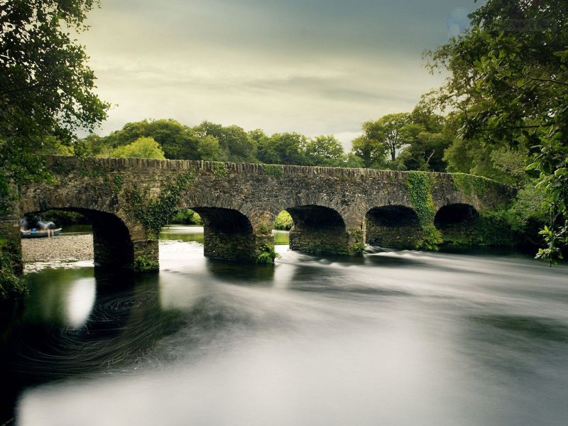 Foto: Stone Bridge Over Gearhameen River, Killarney National Park, County Kerry, Ireland