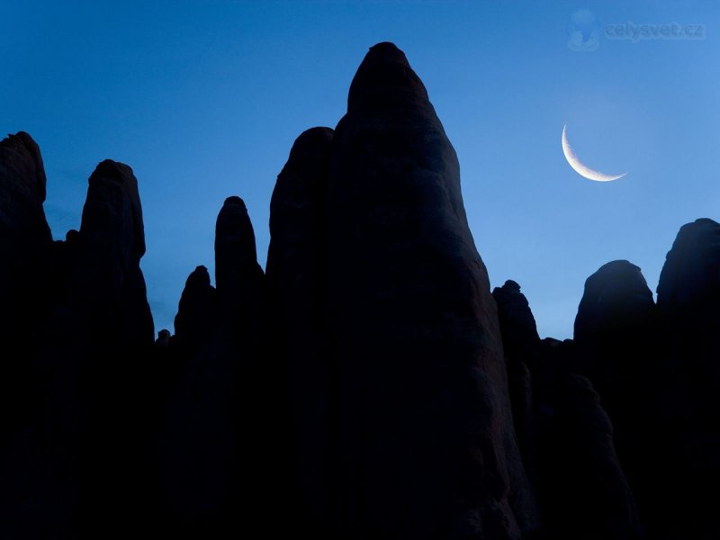 Foto: Crescent Moon, Near Sand Arch, Arches National Park, Utah