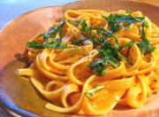 Recept online Tagliatelle se smetanovou omkou